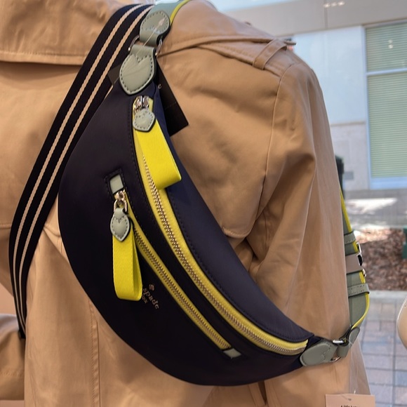 Kate Spade Chelsea Colorblock Belt Waist Bag Fanny Pack
Blazer Blue Multi
NWT - Picture 15 of 16